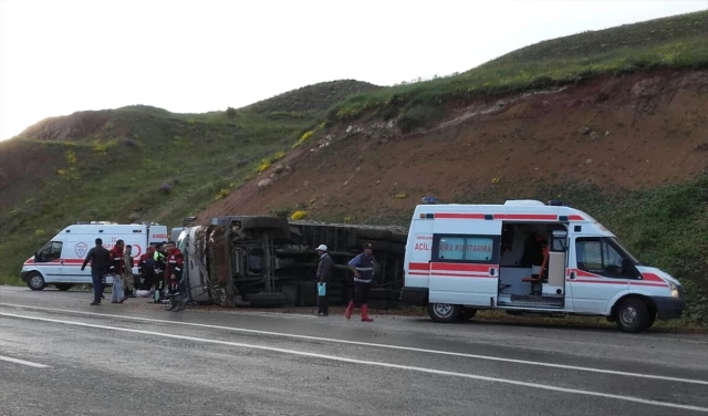 Sivas Ta Trafik Kazaları 3 Yaralı Haberi Fotografı