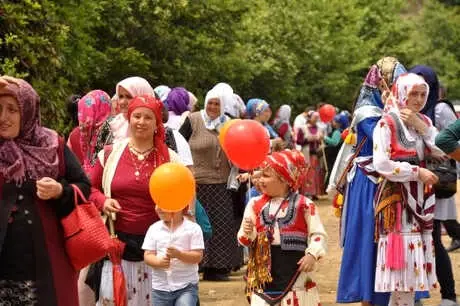 Trabzon'da Yayla Göçü Şenliği Düzenlendi Trabzon'da Yayla Göçü Şenliği Düzenlendi