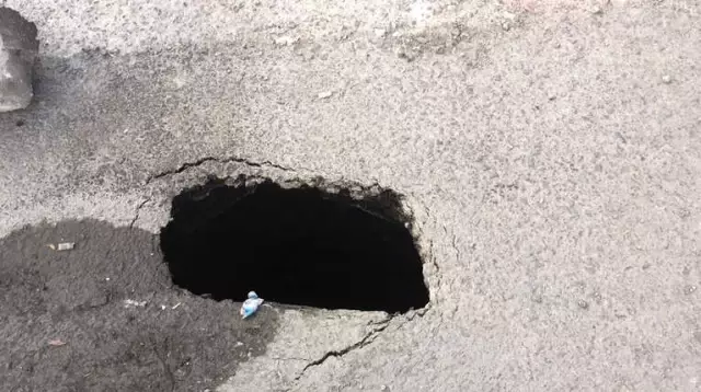 Zonguldak'ta Asfalt Çöktü, 10 Metrelik Çukur Oluştu