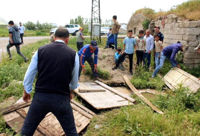 5 Gündür Kayıp Olan Küçük Leyla'yı Aramak İçin Köylüler Seferber Oldu