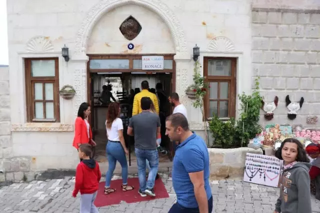 Aşk ve Mavi Dizisinin Konağı Ziyaretçi Akınına Uğruyor Aşk ve Mavi Dizisinin Konağı Ziyaretçi Akınına Uğruyor
