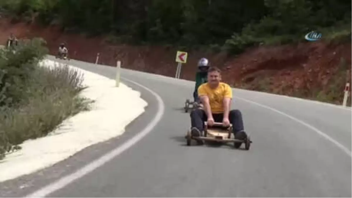 Bursa'da Tahta Yarış Arabaları ile Ralli Heyecanı