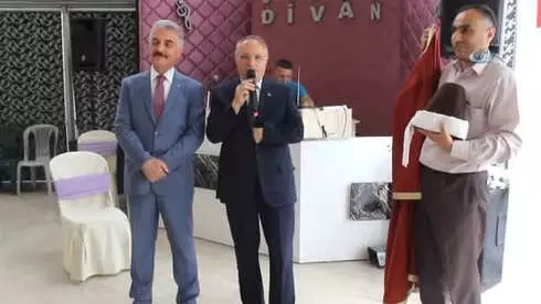 Bursalı Esnaflar Büyükataman'ı Siyasetin Ustası İlan Etti Bursalı Esnaflar Büyükataman'ı Siyasetin Ustası İlan Etti