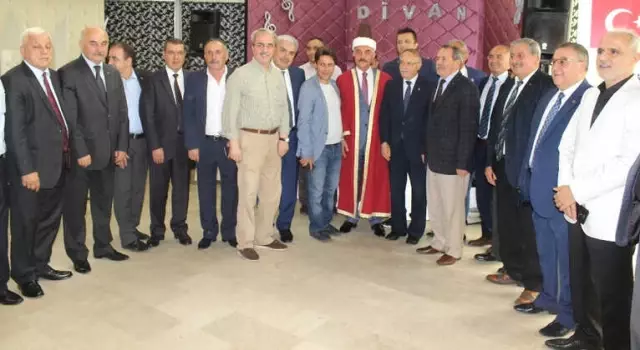 Bursalı Esnaflar Büyükataman'ı Siyasetin Ustası İlan Etti Bursalı Esnaflar Büyükataman'ı Siyasetin Ustası İlan Etti