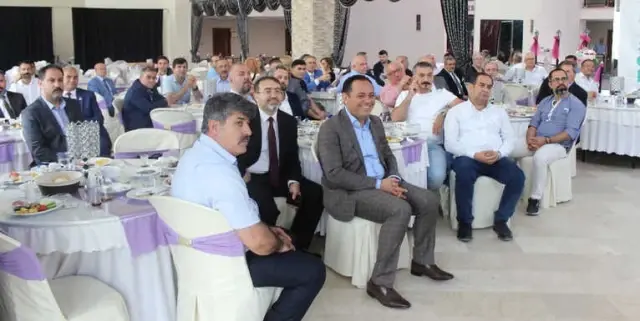 Bursalı Esnaflar Büyükataman'ı Siyasetin Ustası İlan Etti Bursalı Esnaflar Büyükataman'ı Siyasetin Ustası İlan Etti