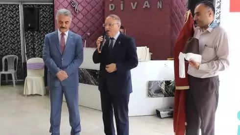 Bursalı Esnaflar Büyükataman'ı Siyasetin Ustası İlan Etti Bursalı Esnaflar Büyükataman'ı Siyasetin Ustası İlan Etti