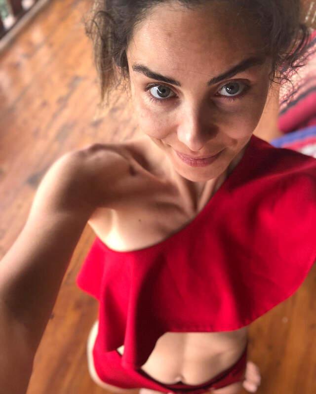 Fahriye Evcen'in Başlattığı Akıma Ünlülerden Fotoğraf Yağdı