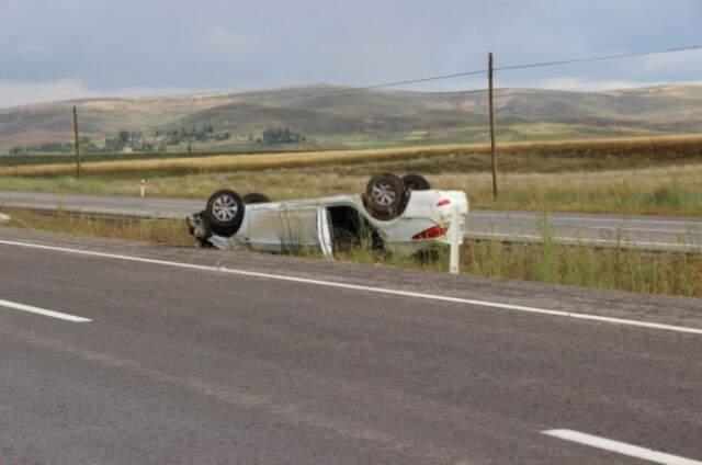 Karıştığı Kazanın Ardından Takla Atarak Tarlaya Uçan Aracın Motoru Yerinden Fırladı