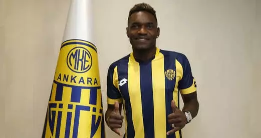 Yıldız Futbolcu Thievy Bifouma, Ankaragücü'ne İmzayı Attı
