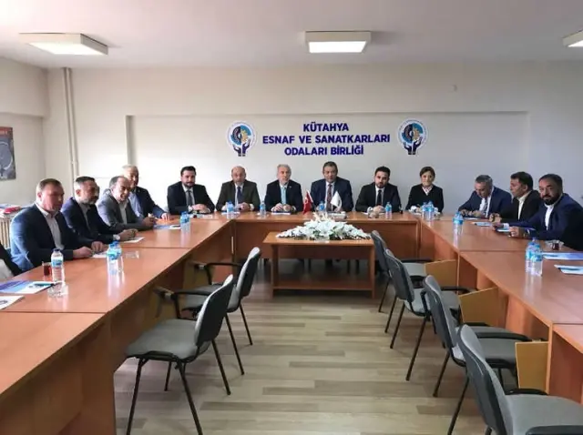 AK Parti'den Kütahya Esnaf ve Sanatkarları Odaları Birliği'ne Ziyaret AK Parti'den Kütahya Esnaf ve Sanatkarları Odaları Birliği'ne Ziyaret
