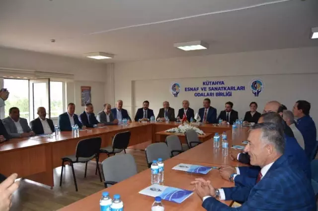 AK Parti'den Kütahya Esnaf ve Sanatkarları Odaları Birliği'ne Ziyaret AK Parti'den Kütahya Esnaf ve Sanatkarları Odaları Birliği'ne Ziyaret