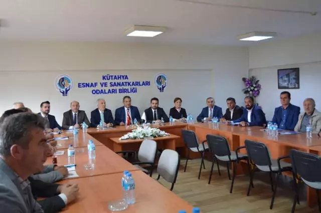 AK Parti'den Kütahya Esnaf ve Sanatkarları Odaları Birliği'ne Ziyaret AK Parti'den Kütahya Esnaf ve Sanatkarları Odaları Birliği'ne Ziyaret