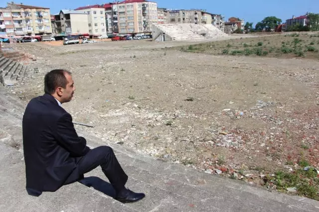 Balta, Millet Bahçesi'nde İncelemelerde Bulundu Balta, Millet Bahçesi'nde İncelemelerde Bulundu