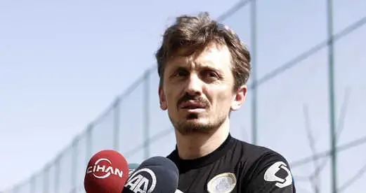 Başakşehirli Orhan Ak'ın Annesi Hayatını Kaybetti