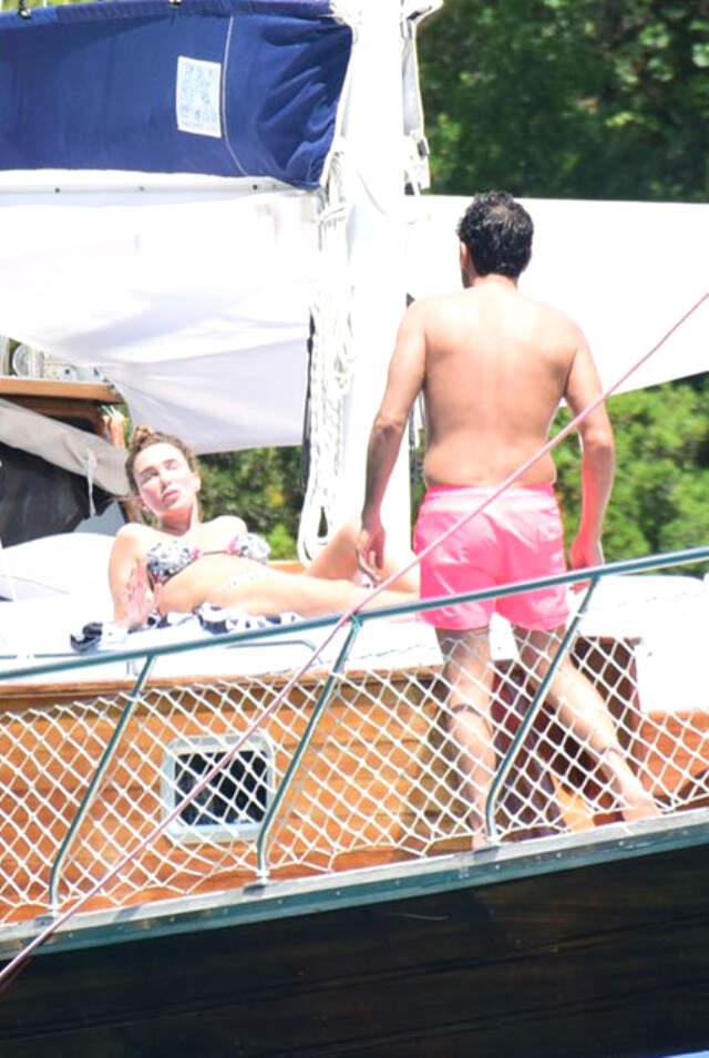 Eşi Yaşar İpek'le Tatile Çıkan Seren Serengil Bikinili Görüntü Vermemek İçin Pareoyla Gezdi