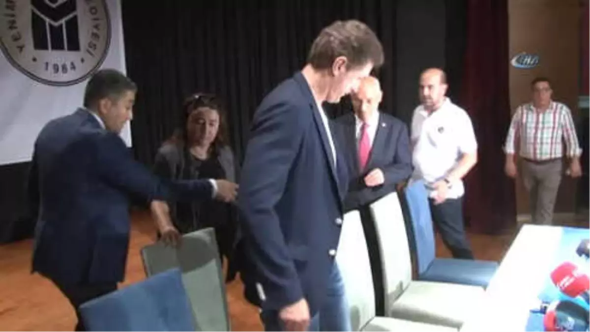 Galatasaray'ın Efsanesi Popescu, Ankara'da Kanser Hastası Çocuğa El Uzattı