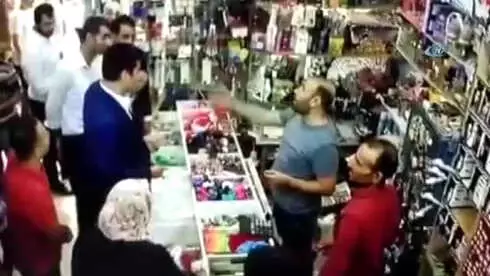 Suruç'ta AK Parti Milletvekili İbrahim Halil Yıldız'ın Ağabeyini Öldüren Katil Tutuklandı Suruç'ta AK Parti Milletvekili İbrahim Halil Yıldız'ın Ağabeyini Öldüren Katil Tutuklandı