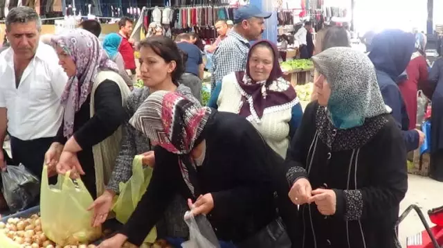 Pazarlarda Patatesin Fiyatı 5 Lirayı Aşınca, Gözler Sandıklı Patatesine Çevrildi Pazarlarda Patatesin Fiyatı 5 Lirayı Aşınca, Gözler Sandıklı Patatesine Çevrildi