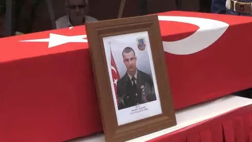 Şehit Jandarma Uzman Çavuş Baştan Son Yolculuğuna Uğurlandı Şehit Jandarma Uzman Çavuş Baştan Son Yolculuğuna Uğurlandı