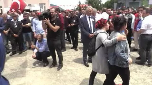 Şehit Jandarma Uzman Çavuş Baştan Son Yolculuğuna Uğurlandı Şehit Jandarma Uzman Çavuş Baştan Son Yolculuğuna Uğurlandı