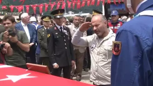 Şehit Uzman Çavuş Bahattin Baştan'ın Naaşı Son Yolculuğuna Uğurlandı Şehit Uzman Çavuş Bahattin Baştan'ın Naaşı Son Yolculuğuna Uğurlandı