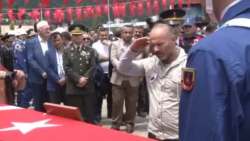 Şehit Uzman Çavuş Bahattin Baştan'ın Naaşı Son Yolculuğuna Uğurlandı Şehit Uzman Çavuş Bahattin Baştan'ın Naaşı Son Yolculuğuna Uğurlandı