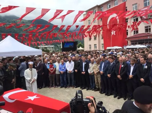 Şehit Uzman Çavuş Bahattin Baştan Son Yolculuğuna Uğurlandı Şehit Uzman Çavuş Bahattin Baştan Son Yolculuğuna Uğurlandı