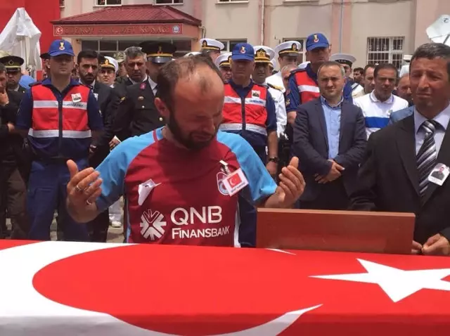Şehit Uzman Çavuş Bahattin Baştan Son Yolculuğuna Uğurlandı Şehit Uzman Çavuş Bahattin Baştan Son Yolculuğuna Uğurlandı