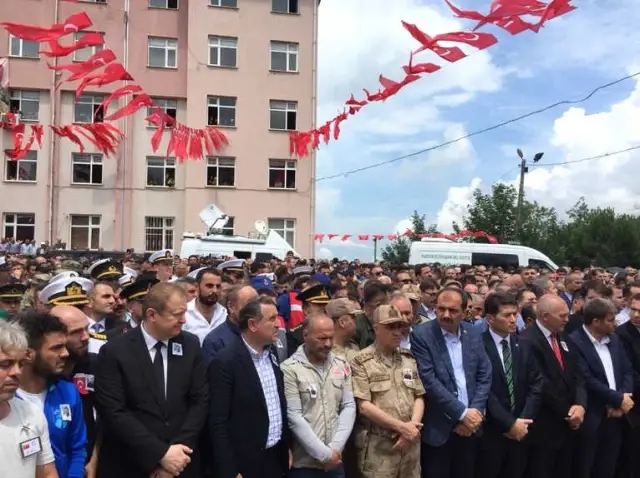 Şehit Uzman Çavuş Bahattin Baştan Son Yolculuğuna Uğurlandı Şehit Uzman Çavuş Bahattin Baştan Son Yolculuğuna Uğurlandı