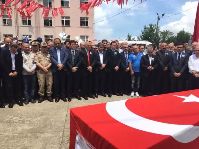 Şehit Uzman Çavuş Bahattin Baştan Son Yolculuğuna Uğurlandı Şehit Uzman Çavuş Bahattin Baştan Son Yolculuğuna Uğurlandı
