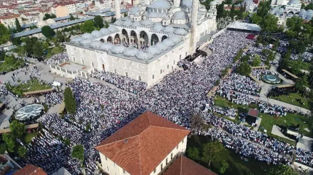 Abdülmetin Balkanlıoğlu'nu Son Yolculuğuna Binlerce Kişi Uğurladı