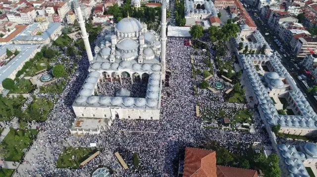 Abdülmetin Balkanlıoğlu'nu Son Yolculuğuna Binlerce Kişi Uğurladı