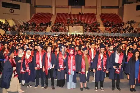 Aöf'de Mezuniyet Sevinci, Vali Yardımcısı da Diploma Aldı Aöf'de Mezuniyet Sevinci, Vali Yardımcısı da Diploma Aldı
