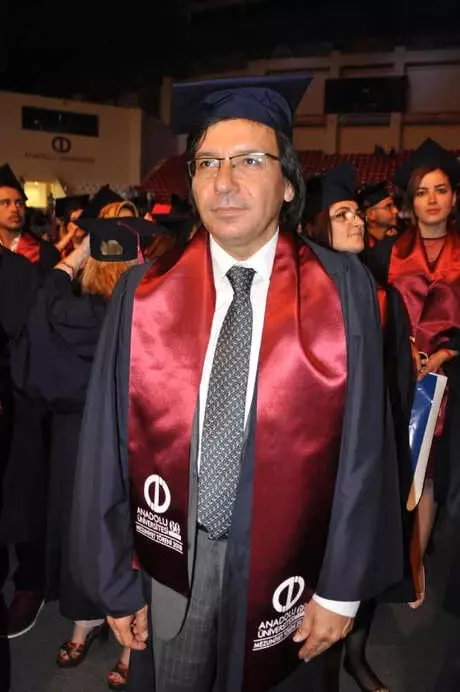 Aöf'de Mezuniyet Sevinci, Vali Yardımcısı da Diploma Aldı Aöf'de Mezuniyet Sevinci, Vali Yardımcısı da Diploma Aldı