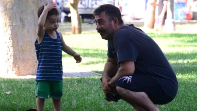 Cem Yılmaz Sevgilisi Defne Samyeli ile Oğlu Kemal'i Tanıştırdı