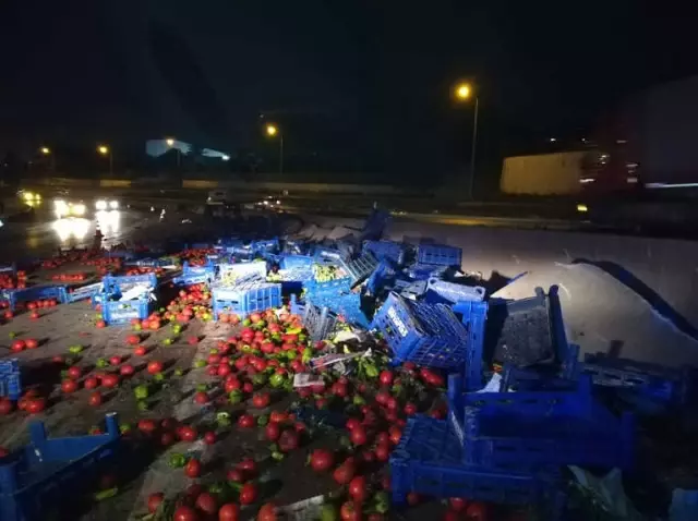 D-100'de Tır Devrildi, Sebzeler Yola Saçıldı
