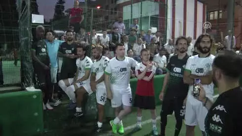 Eski Futbolcular Gösteri Maçı Yaptı