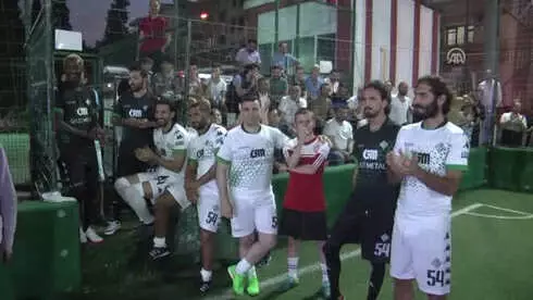 Eski Futbolcular Gösteri Maçı Yaptı
