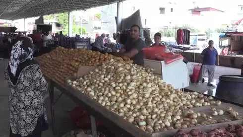 Soğan Tarlada 1,5, Tezgahta 6 Lira