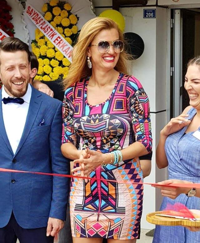 Açılışa Katılan Tuğba Özay, Hande Yener'in Şarkısını Duyunca Küplere Bindi