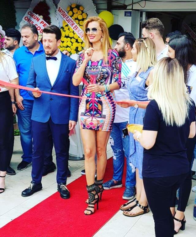 Açılışa Katılan Tuğba Özay, Hande Yener'in Şarkısını Duyunca Küplere Bindi