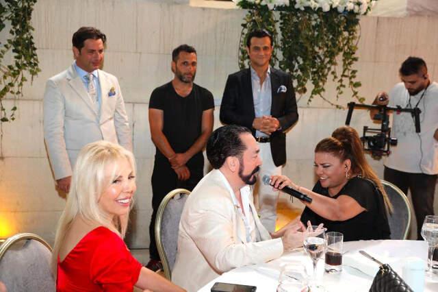 Adnan Oktar'ın Dillere Destan Davetine Sanat Camiasından Ünlü Yağdı