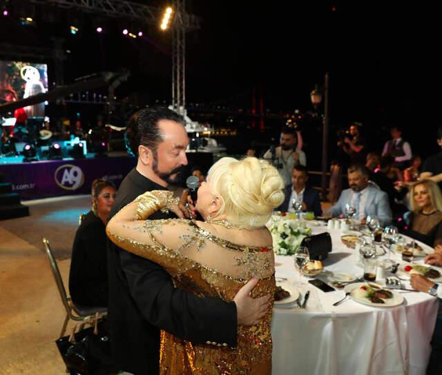 Adnan Oktar'ın Dillere Destan Davetine Sanat Camiasından Ünlü Yağdı