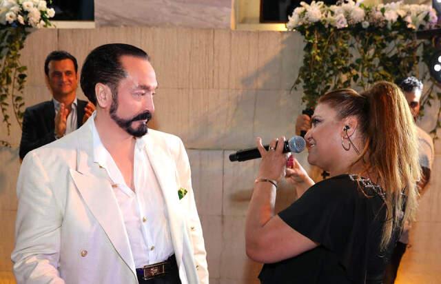 Adnan Oktar'ın Dillere Destan Davetine Sanat Camiasından Ünlü Yağdı