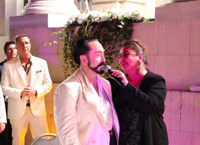 Adnan Oktar'ın Dillere Destan Davetine Sanat Camiasından Ünlü Yağdı