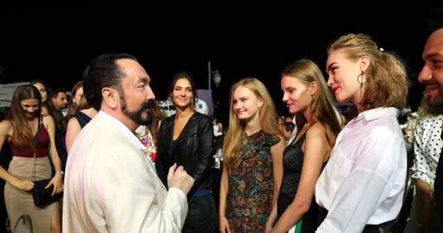 Adnan Oktar'ın Dillere Destan Davetine Sanat Camiasından Ünlü Yağdı