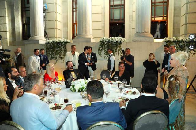 Adnan Oktar'ın Dillere Destan Davetine Sanat Camiasından Ünlü Yağdı