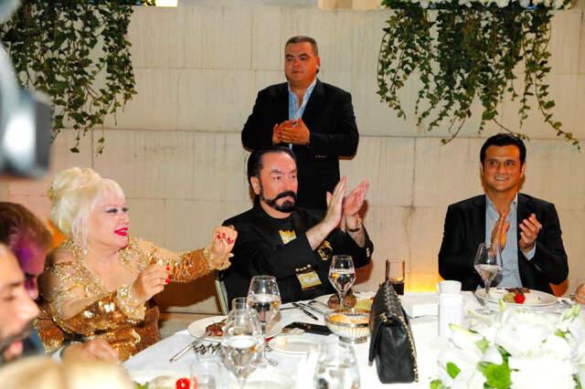 Adnan Oktar'ın Dillere Destan Davetine Sanat Camiasından Ünlü Yağdı