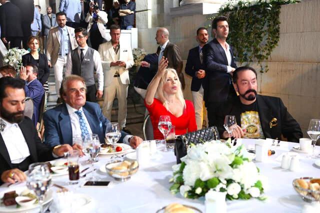 Adnan Oktar'ın Dillere Destan Davetine Sanat Camiasından Ünlü Yağdı