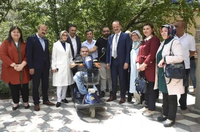Akgül ve Çam'dan Yüzleri Güldüren Ziyaret Akgül ve Çam'dan Yüzleri Güldüren Ziyaret